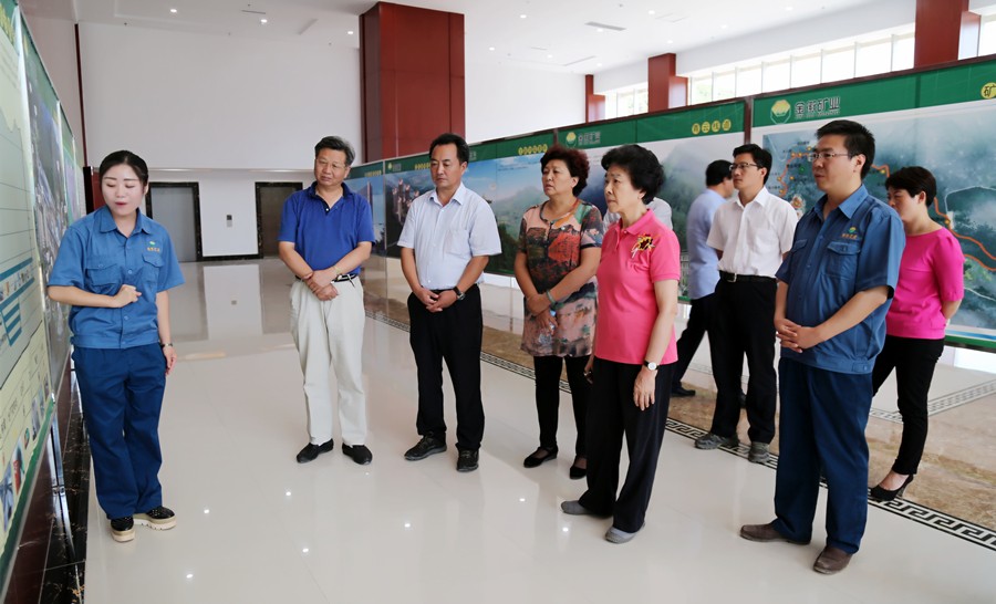 1-2015年8月，全國(guó)政協(xié)副主席、中國(guó)科學(xué)院院士王志珍一行蒞臨金徽股份調(diào)研。.jpg