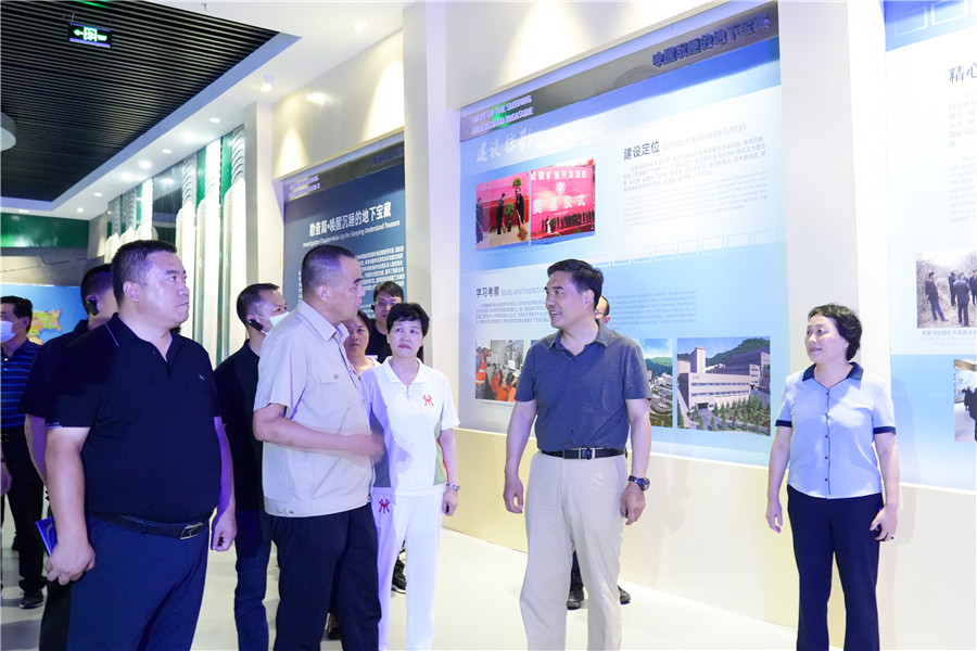 12-2022年8月，省委常委、省委統(tǒng)戰(zhàn)部長(zhǎng)孫雪濤帶領(lǐng)帶領(lǐng)全省黨外代表人士考察團(tuán)蒞臨金徽股份調(diào)研指導(dǎo)。.jpg