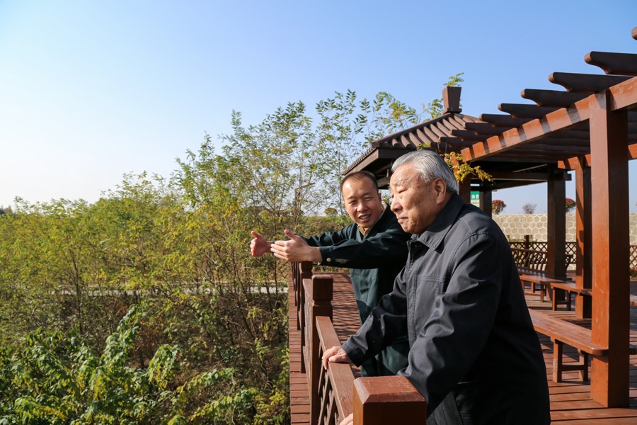 21-2019年10月，國(guó)家水利部原副部長(zhǎng)王守強(qiáng)參觀金徽股份時(shí)盛贊：金徽股份是綠色礦山、文明礦山、美麗礦山。.jpg