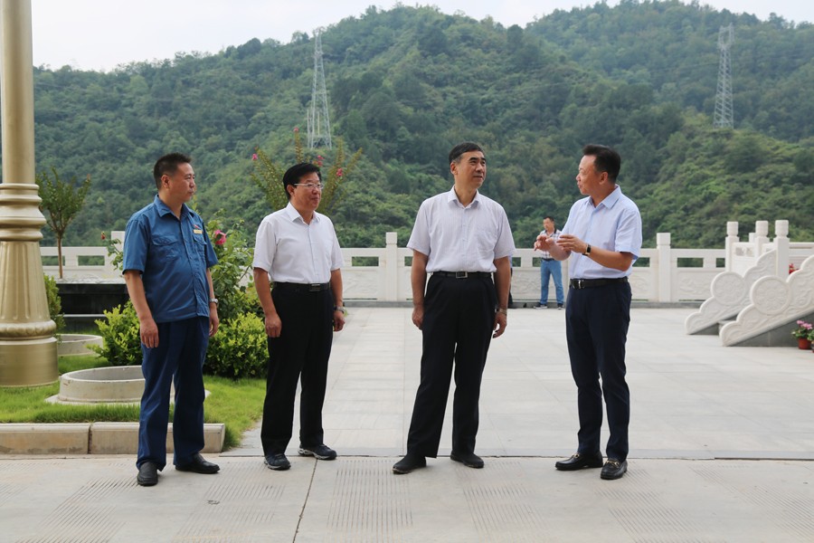 24-2018年8月，全省綠色礦山建設(shè)現(xiàn)場(chǎng)會(huì)在金徽股份召開，時(shí)任副省長(zhǎng)李斌出席會(huì)議并做重要講話。.jpg