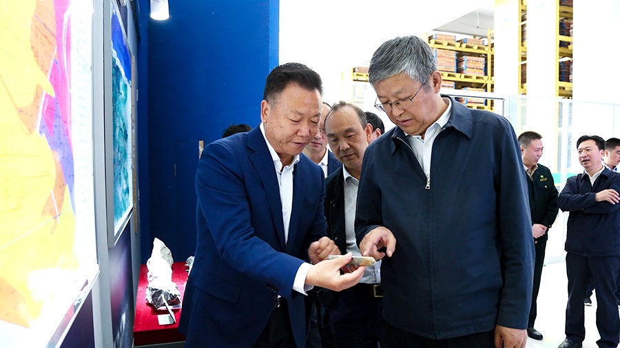 33-2021年5月，隴南市委書記張珂兵蒞臨礦區(qū)調(diào)研尾礦庫(kù)治理及綠色礦山建設(shè)情況。.jpg
