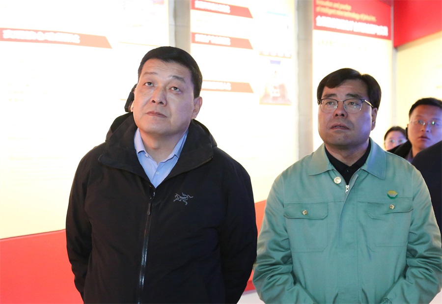 38-2023年12月，民建甘肅省委員會(huì)主任委員，全國(guó)政協(xié)委員，甘肅省政協(xié)常委，省生態(tài)環(huán)境廳廳長(zhǎng)，省核安全局局長(zhǎng)葛建團(tuán)蒞臨金徽股份調(diào)研。.jpg