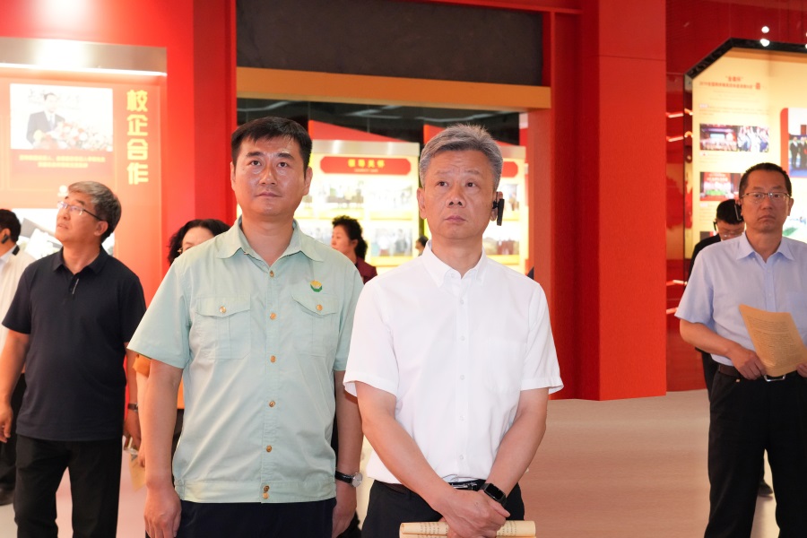 2024.06.23全國(guó)政協(xié)委員、省政協(xié)副主席、民盟甘肅省委會(huì)主委劉仲奎蒞臨金徽股份調(diào)研.jpg