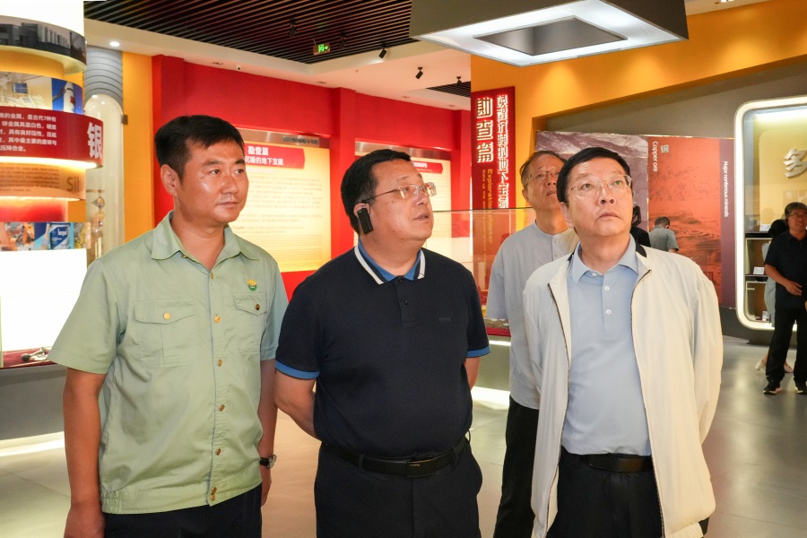 2024.06.23全國(guó)政協(xié)委員、 陜西省政協(xié)副主席、民建陜西省委會(huì)主委李忠民蒞臨金徽股份調(diào)研.jpg