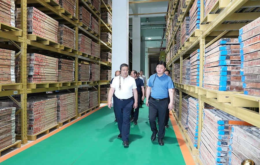 51-2022年6月，省農(nóng)業(yè)農(nóng)村廳一級(jí)巡視員朱寶瑩蒞臨金徽股份調(diào)研綠色礦山建設(shè)工作。.jpg
