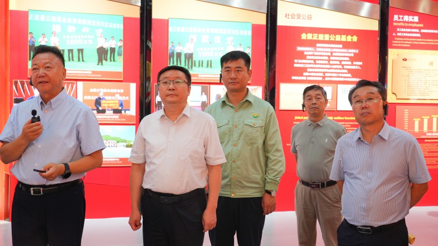 隴南市委副書記、市政府黨組書記、市長(zhǎng)劉永革蒞臨金徽股份調(diào)研_副本.jpg