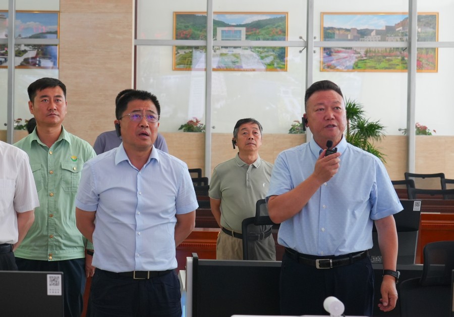 省自然資源廳黨組書記、廳長(zhǎng)張曉軍蒞臨金徽股份調(diào)研綠色礦山建設(shè)工作_副本.jpg