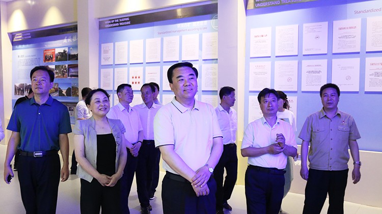 省委常委、省委統(tǒng)戰(zhàn)部部長馬廷禮蒞臨金徽股份調(diào)研